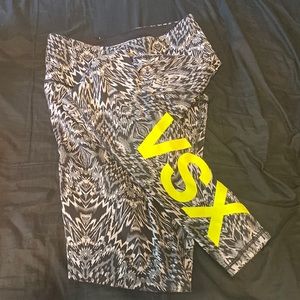 VSX knockout workout legging. SIZE MEDIUM